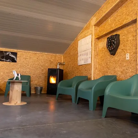 La Croisee Des Chemins Hostel *
